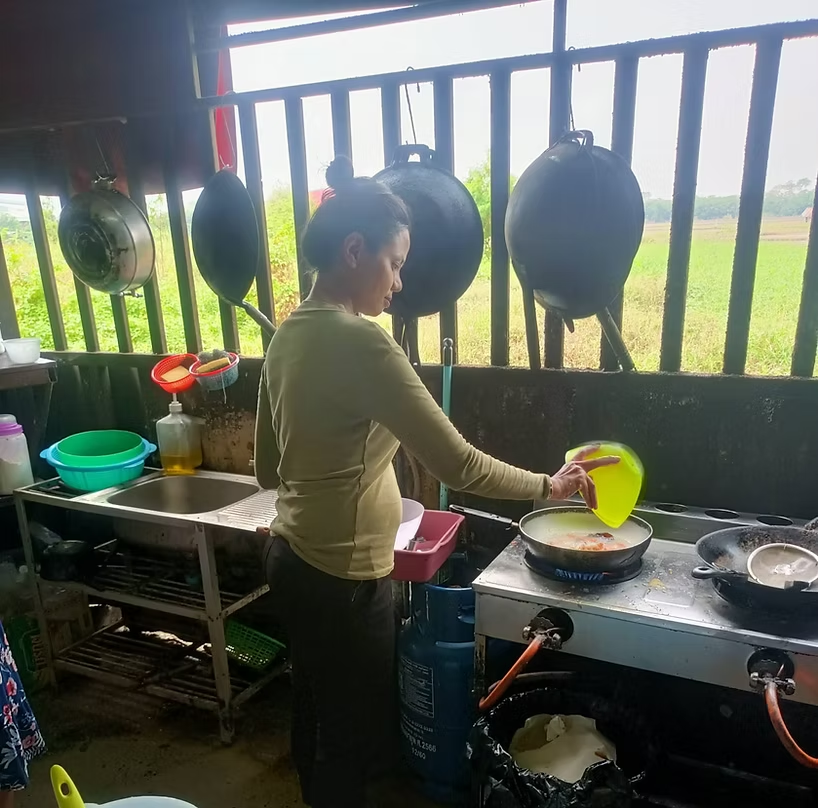 Siriluk aan het koken in Thailand
